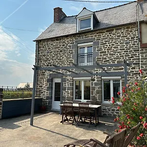 Hébergement de vacances La Maison Du Chêne 3, Miniac-Morvan