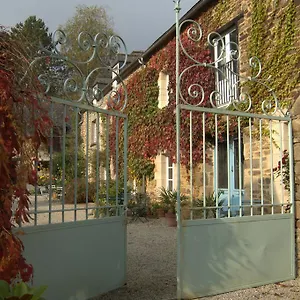 Au Pontmevault Bed & Breakfast